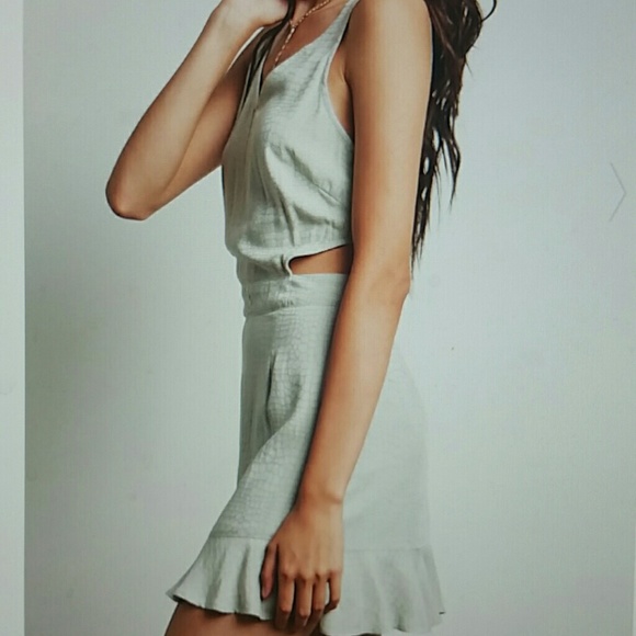 Beautiful sage dress - Picture 2 of 7